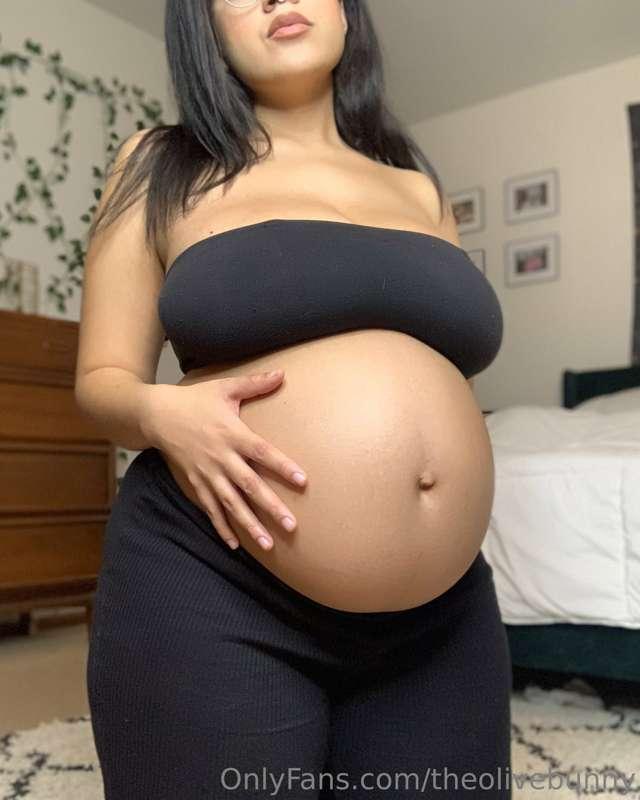 Already at 32 Weeks!! Feeling like I’m about to pop! Look ho..