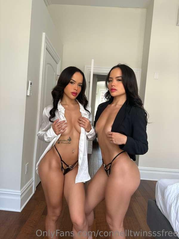 Wanna snuggle and play? 😏 @theconnelltwins
