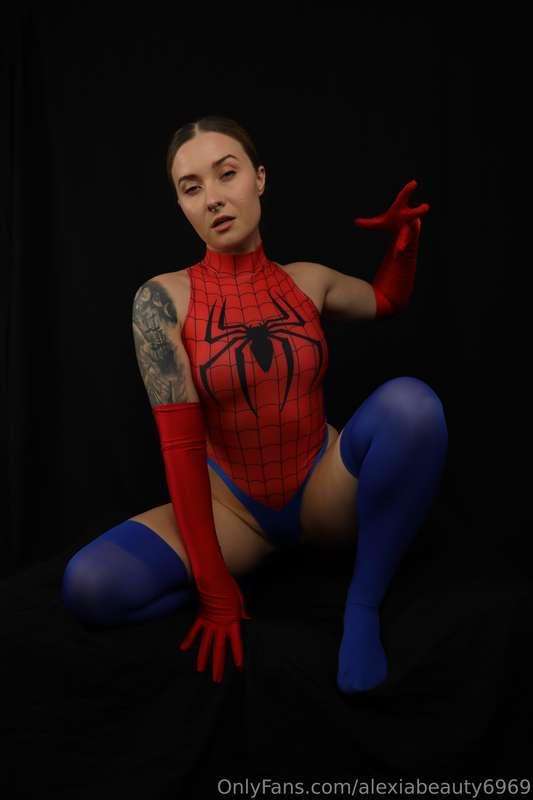 Spider girl to the rescue
