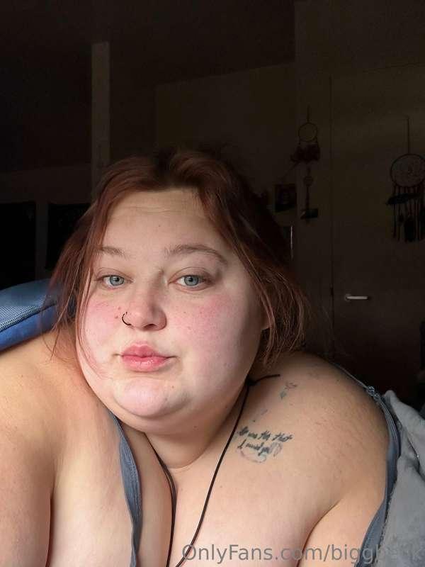 Good Morning Babes its snowing outside and i need a cuddle b..