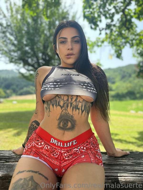 Preferisci le mie tette o il mio culo? ➡️ 𝐬𝐜𝐨𝐫𝐫𝐢 𝐚 𝐝𝐞𝐬𝐭𝐫𝐚 𝐩𝐞..