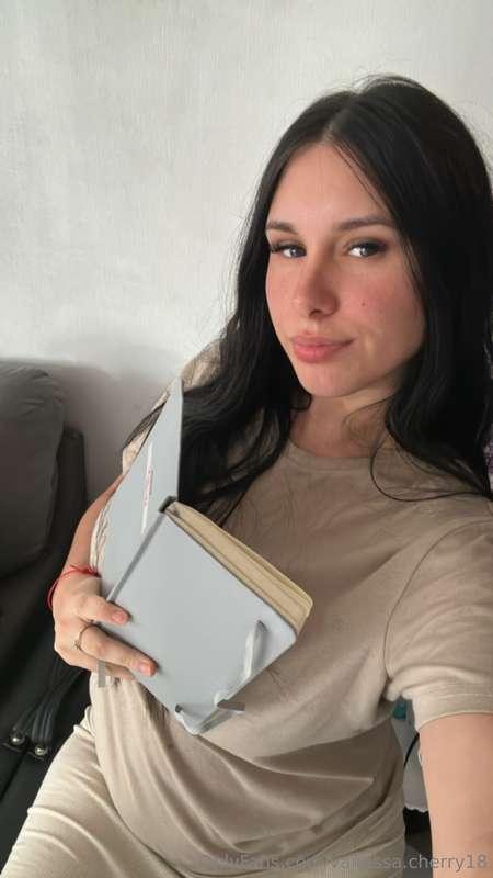 wanna see what's inside my diary? 👀🔥
