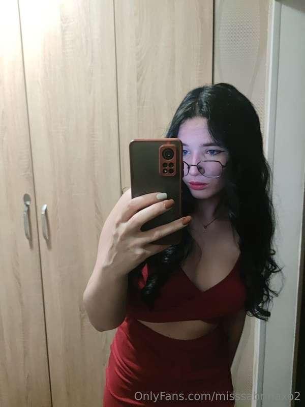 🌹 Red doesn’t just change how I look…It changes how I feel —..