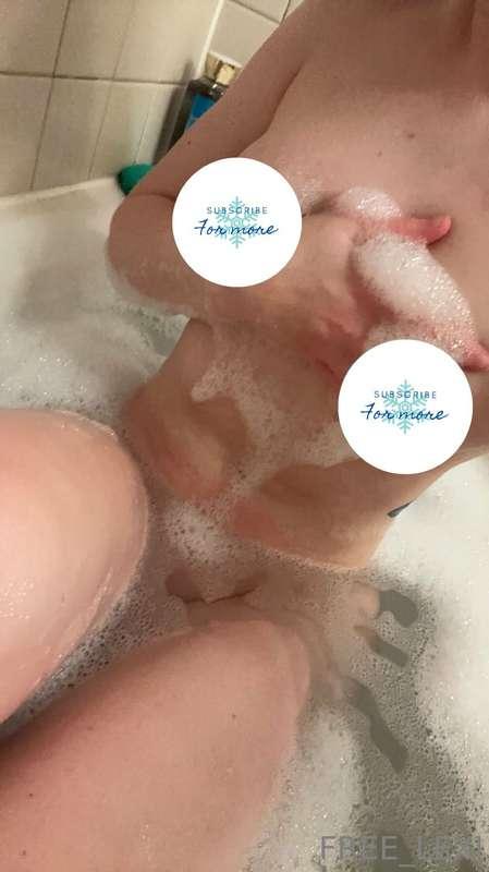 ✨Goodnight OF✨ Unlock and you’ll gain: 10 pics 1 short bath ..