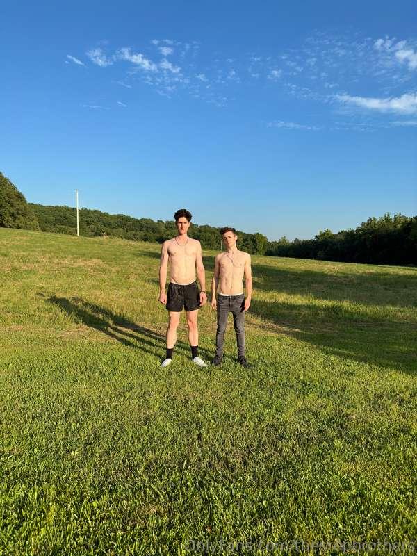 Being naked in nature is one of our favorite things 😍  *6 pi..