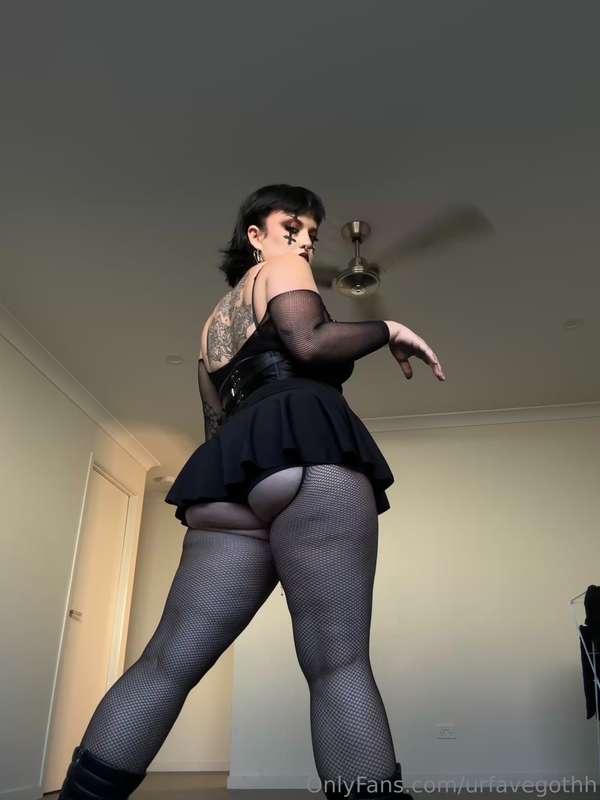 𝖚𝖓𝖍𝖔𝖑𝖞 ⚰️