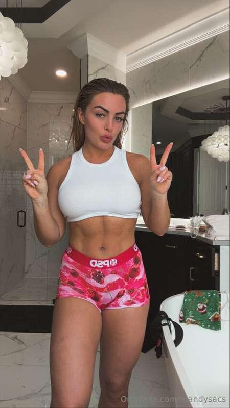 send me a message if you'r up for a good time rn ;)