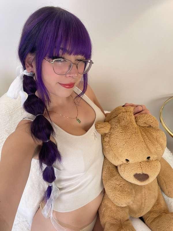 Wanna watch me play with my teddy bear? 💕🧸
