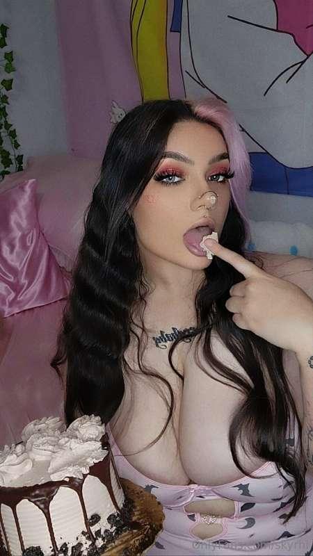 Happy birthday to me 🥳😋 Swipe for the naughty  photos 😈 I ha..