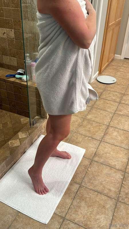 40 likes and I’ll share the whole set of me drying off after..