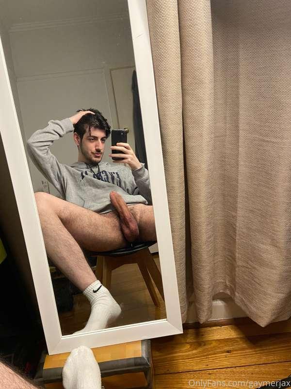 I had a straight guy suck my dick last night lmfao