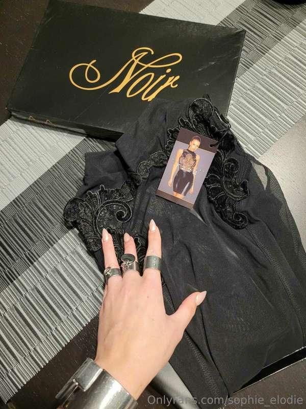 I get my first birthday gift from a wonderful fan here. I wi..