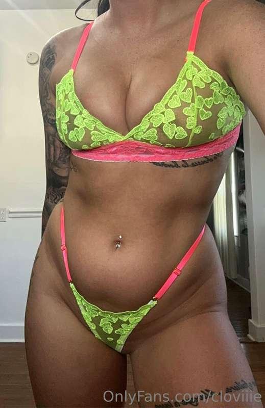 Do we like this neon? I took a bunch of sexy videos in them ..
