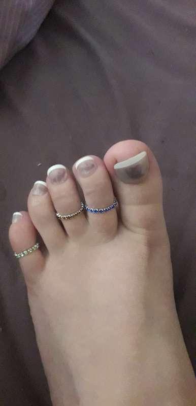 Trying out my new toe rings xox