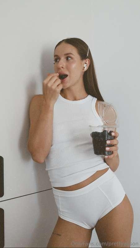 Wanna eat with me? 