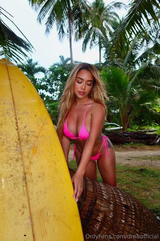 There's sand absolutely everywhere 🍑🍒🥵 I need some help gett..
