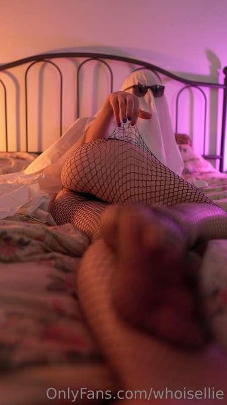 whoisellie image #5
