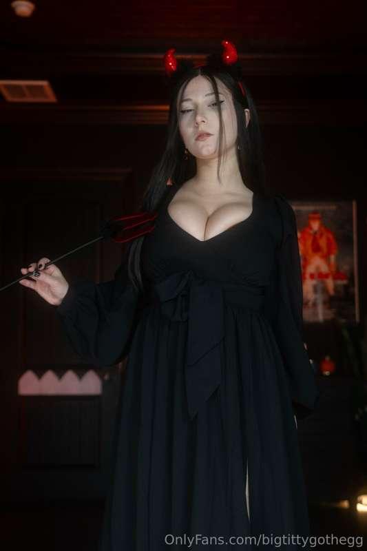 bigtittygothegg image #1