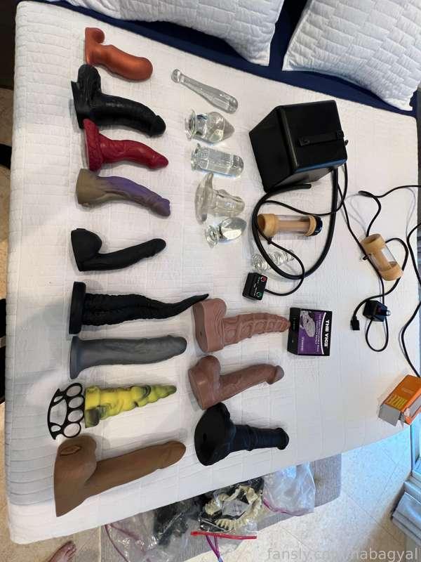 Ready to fuck some holes and tease some cocks 

#femdom #hugedildo #strapon #pegging 