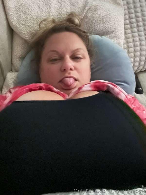 How badly do you want to play with my natural tits?😈