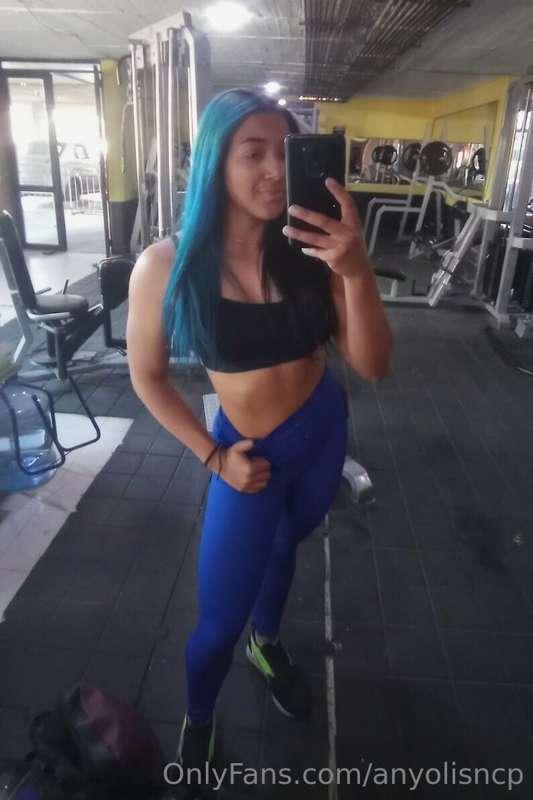 Terminando de entrenar para subirles cositas😏💙
Finishing tra..