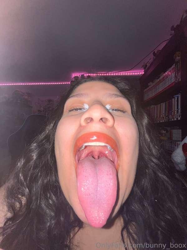 oo my tongue looks long in these photos ⋆˚✿˖°