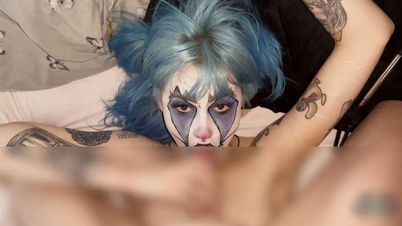 No one gives head like a horny clowngirl 😈

Message me if you need to see the full clown face fucking/double creampie video 🔥🔥

#fyp #clown #clowngirl #clownmakeup #blowjob #handsfree #tattoos #bluehair #POV #facefuck #sextape #couple #clownporn #british @cute_bean_ting @Omegegg
