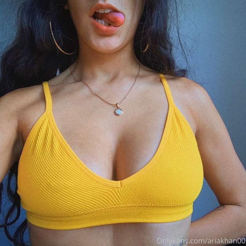 👅👅💛💛