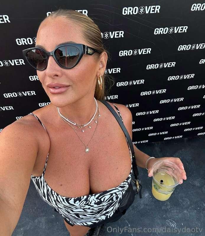 HAPPY HUMP DAY 🖤
**MAIN PAGE: @DAISYDOOXX**