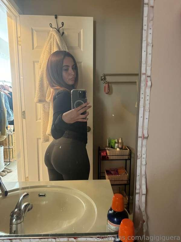 is my butt fatttt😩🙇🏻‍♀️