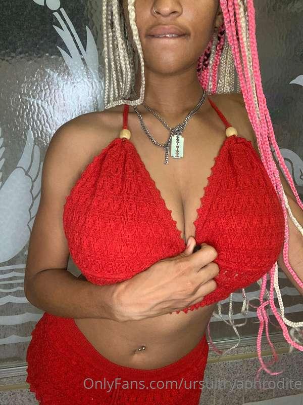 I want you to play with them gently 🍒 New titty shoot set🫶🏽😋..