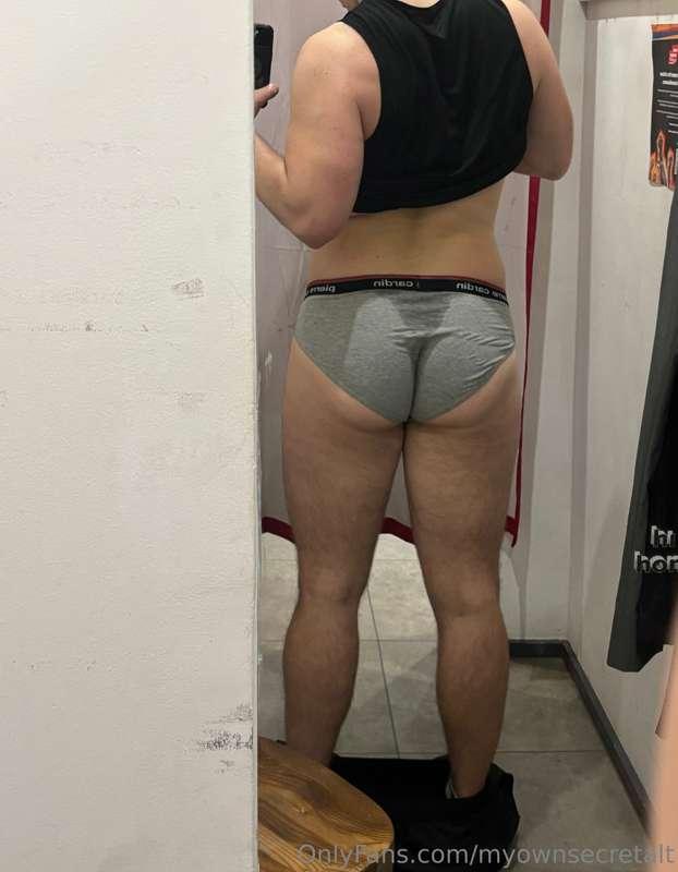 Sweaty gym crack is ripe for licking.
