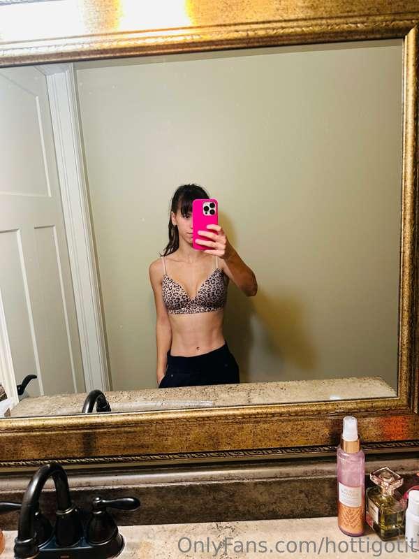 Yes, I do really like bathroom selfies who doesn’t