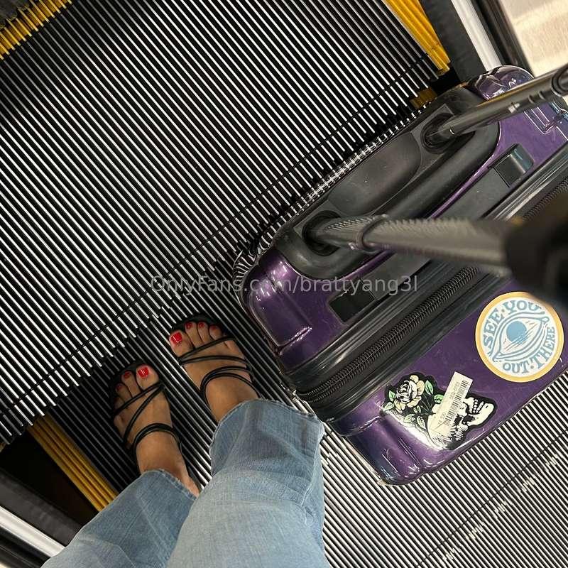These toes are ready for the sandy beaches 🏝️☀️🦶