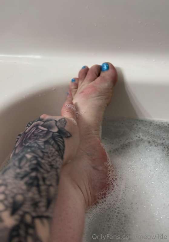 Blue toes for a change 😉 show some love if you want more of ..