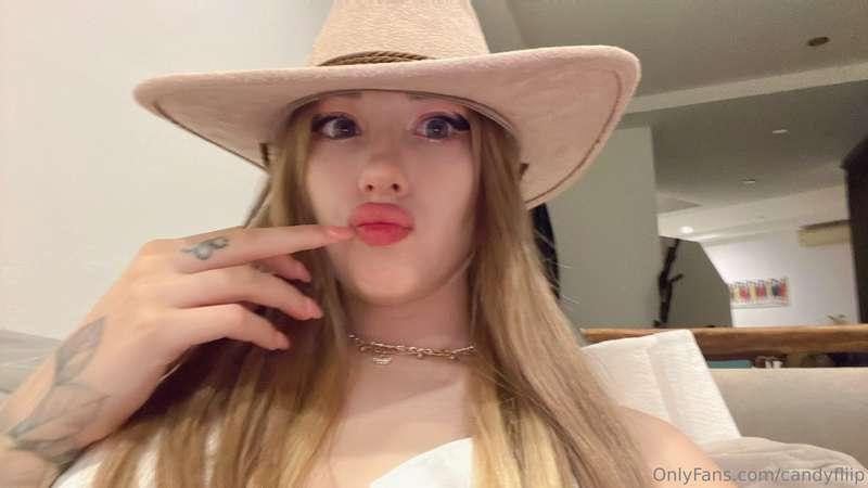 These cowgirl images drive me crazy lol🥵 I love to often dre..