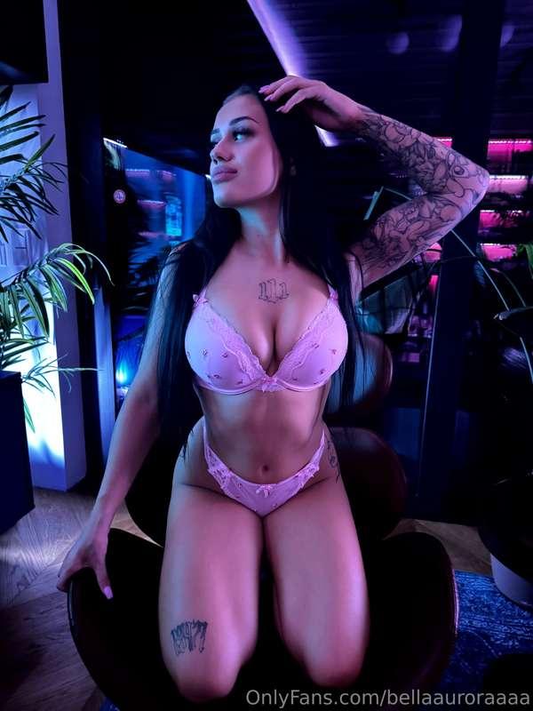 Getting confused with beauty and hotness.🔥💋✨💯