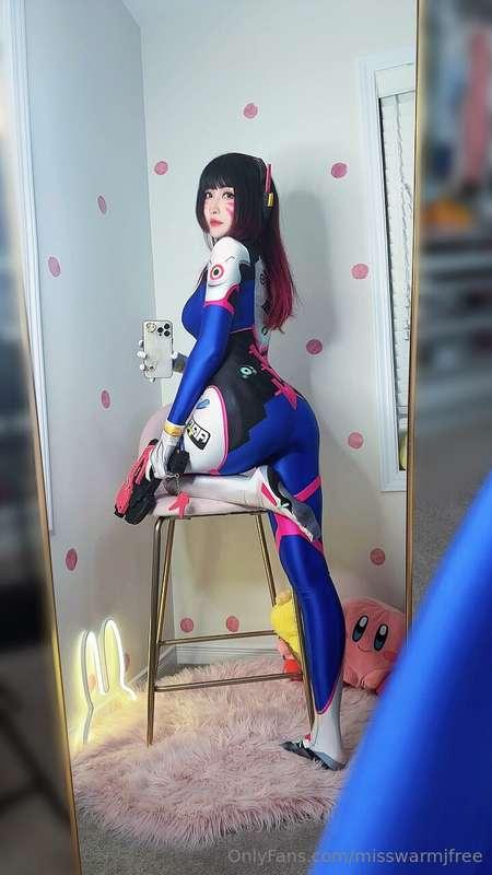 Dva is ready to play! 🥰
