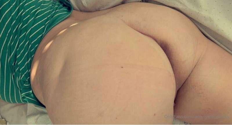 Who wants to hit it from the back? 😈🍑