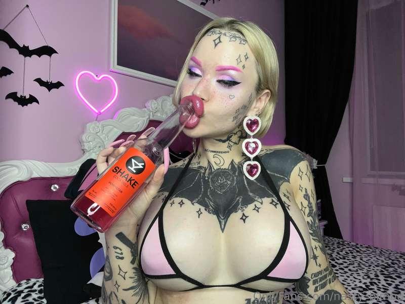 Do you know what i love to do with bottles?😏