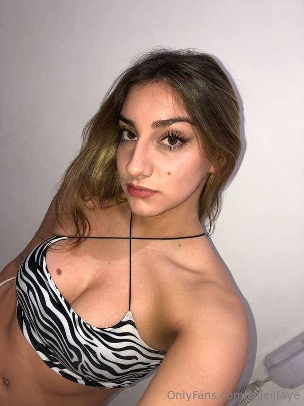 Lost in my eyes yet? Or should I come closer?👀