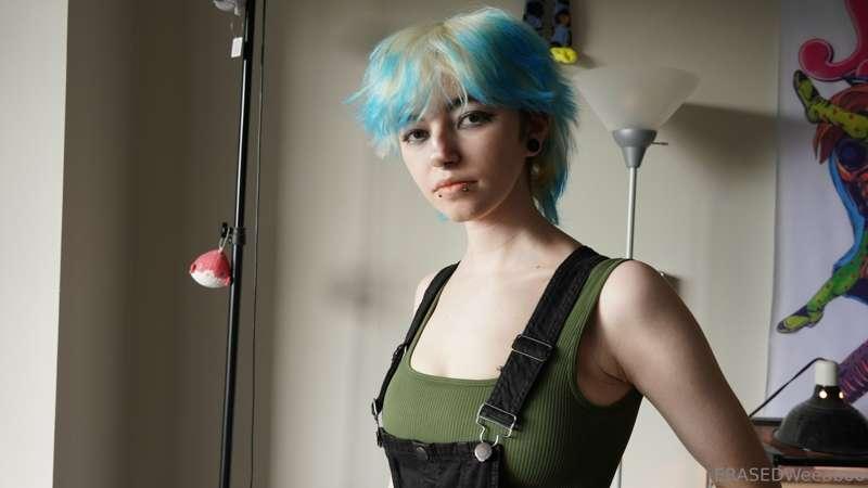 Anyone who wants to buy me an outfit today to make a photo s..