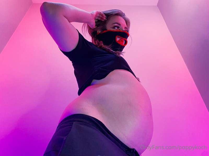 This belly was born to be worshipped, honestly. New bloated ..