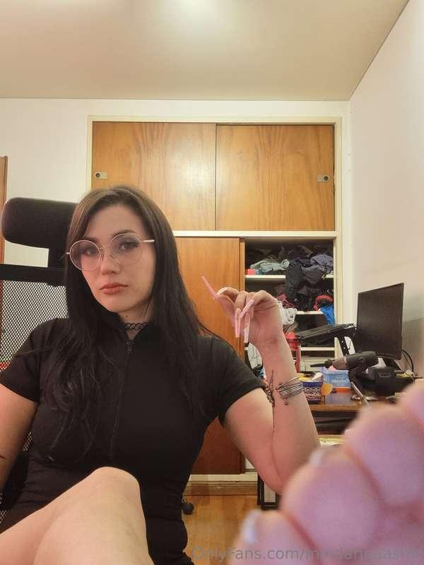 Hi guys! Just popping to say Im aliveee! And excuse the mess..