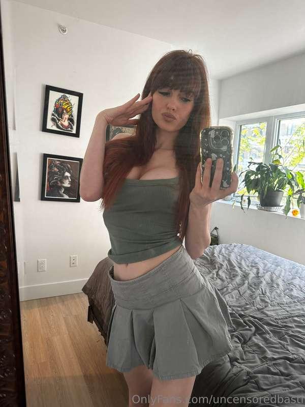 Dont you want to flip this skirt and see whats under? ☺️