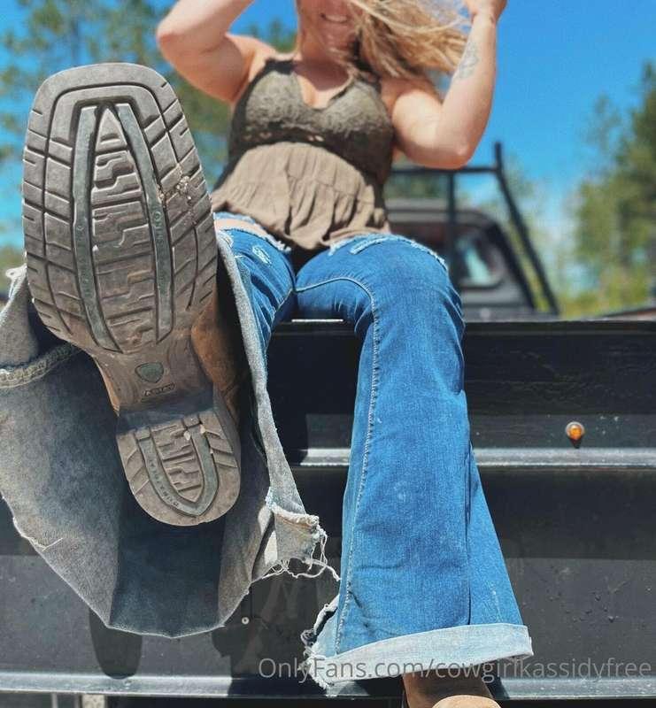 Bought a ‘93 12v Cummins today 😍
And it’s a flat bed 🥰❤️