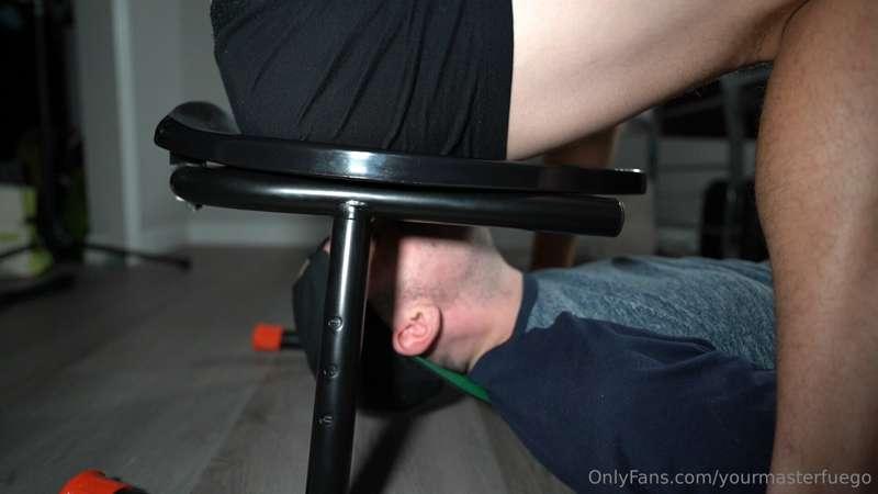 Slave worships the dominant smell of my Alpha Farts!
