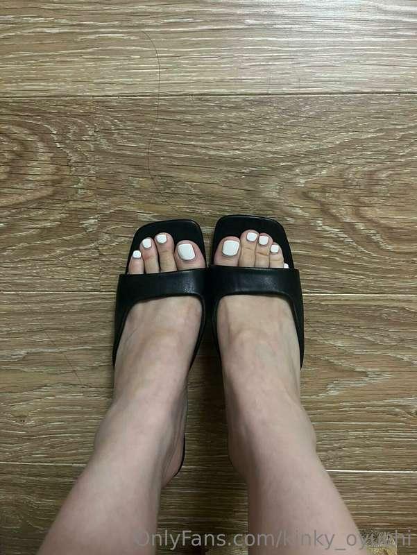 Black 🖤 or white🤍?