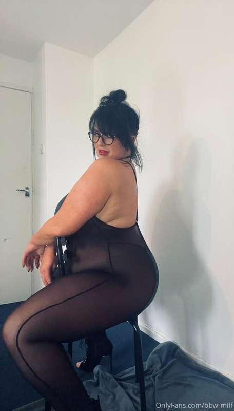 Would you like it if I straddled you 👀 instead of this chair..