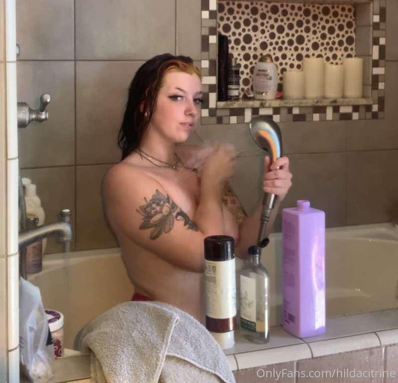 Peak at PPV out now 💗 honestly shower videos are my favorite..